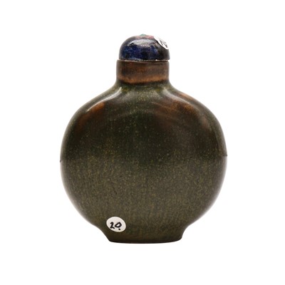 Lot 287 - A Chinese tea-dust glazed snuff bottle, 18th century