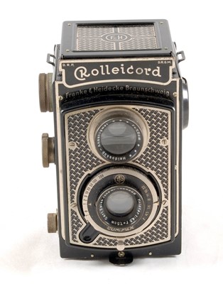 Lot 183 - Early Art Deco Rolleicord I TLR Camera.