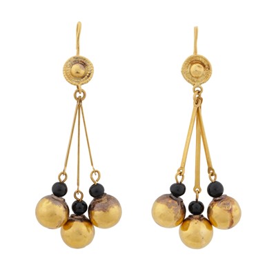 Lot 4 - A pair of onyx pendent earrings