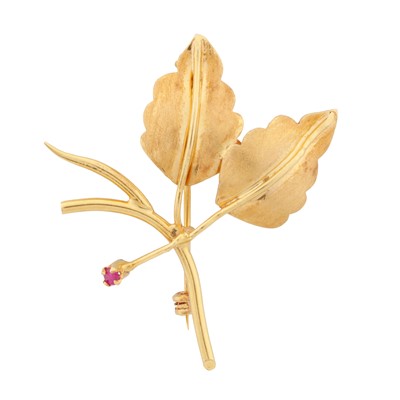 Lot 184 - A ruby leaf brooch