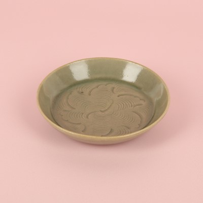 Lot 37 - A fine Chinese Yaozhou celadon 'waves' carved dish, Northern Song dynasty