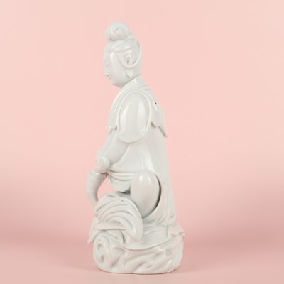 Lot 489 - A Chinese Dehua figure of Guanyin, Qing dynasty, 19th century
