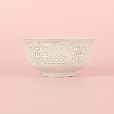 Lot 27 - A fine Chinese white-glazed 'linglong' reticulated bowl, Ming dynasty, Chongzhen period
