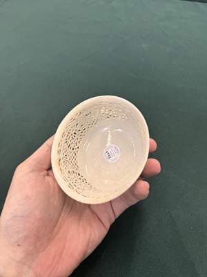 Lot 27 - A fine Chinese white-glazed 'linglong' reticulated bowl, Ming dynasty, Chongzhen period