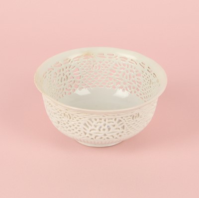 Lot 27 - A fine Chinese white-glazed 'linglong' reticulated bowl, Ming dynasty, Chongzhen period