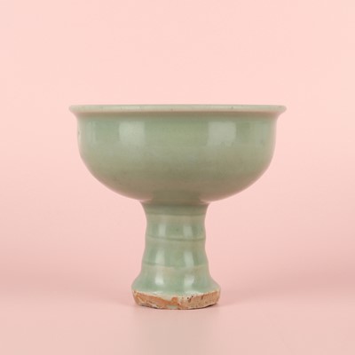 Lot 28 - A Chinese Longquan celadon stem cup / bowl, Yuan - Early Ming dynasty