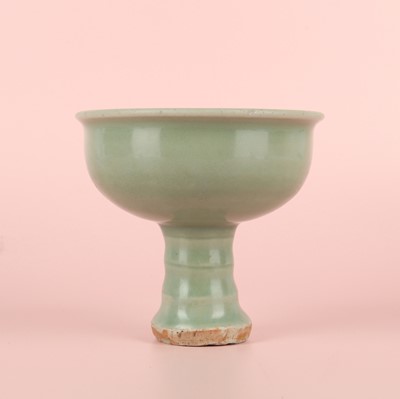 Lot 28 - A Chinese Longquan celadon stem cup / bowl, Yuan - Early Ming dynasty
