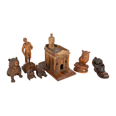 Lot 472 - A collection of 19th century Black Forest carvings