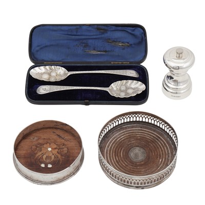 Lot 433 - A mixed group of sterling silver