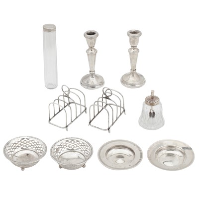 Lot 492 - A mixed group of sterling silver