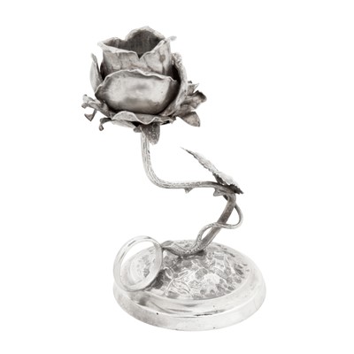 Realistically modelled as a rose. Upon a - Auktionen & Preisarchiv