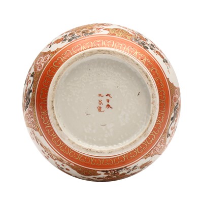 Lot 82 - A Japanese Kutani vase, Meiji period, 19th century