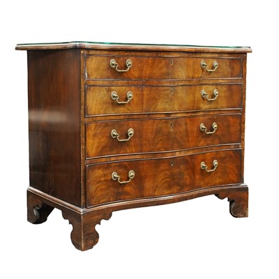 Lot 206 - George III mahogany serpentine fronted chest of drawers