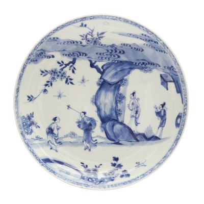 Lot 58 - A Chinese blue and white dish, Qing dynasty, Yongzheng period
