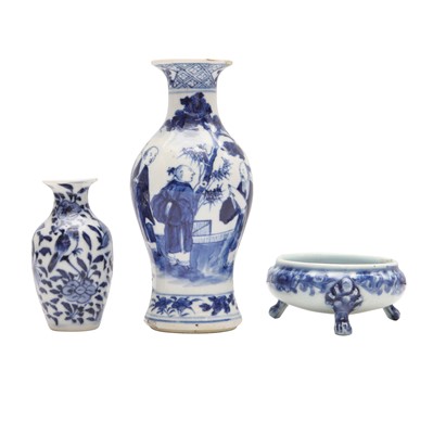 Lot 67 - A group of Chinese porcelain, Qing dynasty, 18th - 19th century