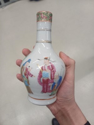 Lot 67 - A group of Chinese porcelain, Qing dynasty, 18th - 19th century