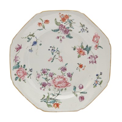 Lot 67 - A group of Chinese porcelain, Qing dynasty, 18th - 19th century