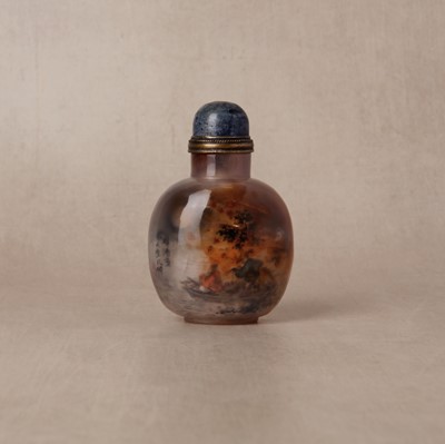 Lot 217 - A fine Chinese inside-painted agate snuff bottle, 20th century, signed Wang Xisan (b. 1938)