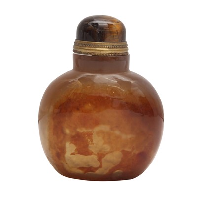 Lot 141 - A Chinese agate snuff bottle, Qing dynasty
