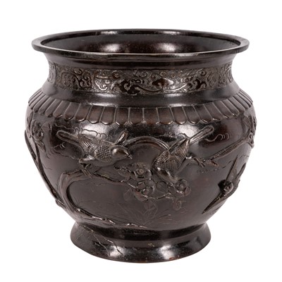 Lot 149 - A Japanese bronze jardiniere, Meiji Period (1867-1912)