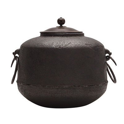 Lot 4 - A Japanese cast iron tea kettle (kama chagama), 19th - 20th century