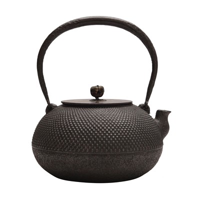 Lot 76 - A Japanese cast iron tea kettle (tetsubin), Meiji - Showa period