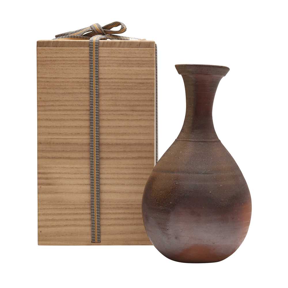 Lot 61 - A Japanese Bizen ware vase, by Yoshimoto Tadashi (1943)