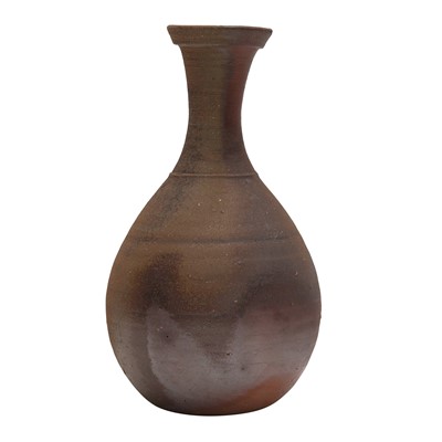 Lot 61 - A Japanese Bizen ware vase, by Yoshimoto Tadashi (1943)