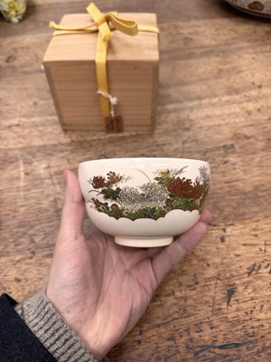 Lot 7 - A Japanese Satsuma 'chrysanthemum' tea bowl (chawan), signed Hashimoto Shozan