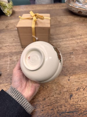 Lot 7 - A Japanese Satsuma 'chrysanthemum' tea bowl (chawan), signed Hashimoto Shozan