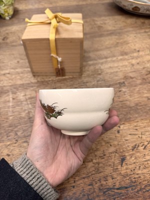 Lot 7 - A Japanese Satsuma 'chrysanthemum' tea bowl (chawan), signed Hashimoto Shozan