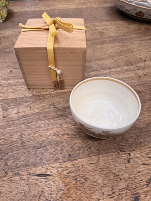 Lot 7 - A Japanese Satsuma 'chrysanthemum' tea bowl (chawan), signed Hashimoto Shozan