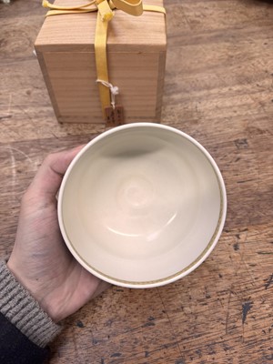 Lot 7 - A Japanese Satsuma 'chrysanthemum' tea bowl (chawan), signed Hashimoto Shozan