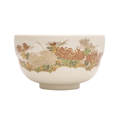 Lot 7 - A Japanese Satsuma 'chrysanthemum' tea bowl (chawan), signed Hashimoto Shozan