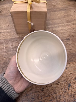 Lot 7 - A Japanese Satsuma 'chrysanthemum' tea bowl (chawan), signed Hashimoto Shozan