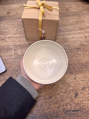 Lot 7 - A Japanese Satsuma 'chrysanthemum' tea bowl (chawan), signed Hashimoto Shozan