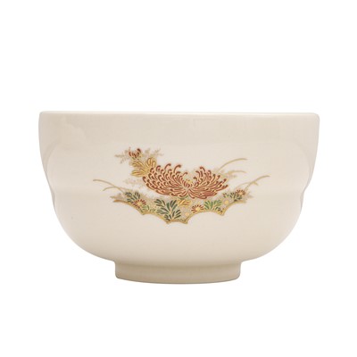 Lot 7 - A Japanese Satsuma 'chrysanthemum' tea bowl (chawan), signed Hashimoto Shozan