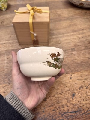 Lot 7 - A Japanese Satsuma 'chrysanthemum' tea bowl (chawan), signed Hashimoto Shozan