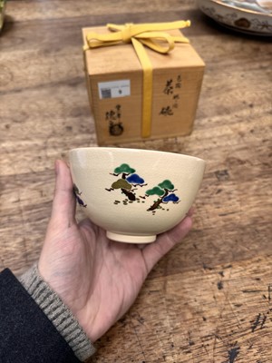Lot 9 - A Japanese Kyo-Yaki ware tea bowl (chawan), signed Tokusen