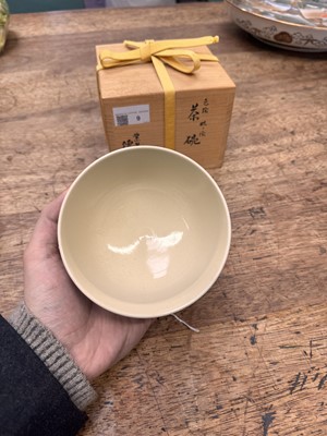 Lot 9 - A Japanese Kyo-Yaki ware tea bowl (chawan), signed Tokusen