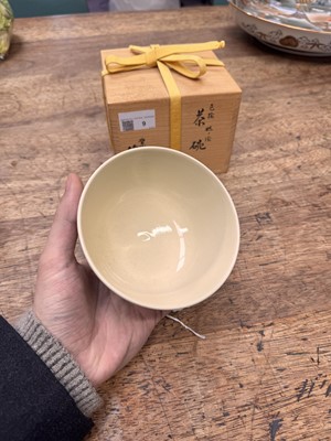 Lot 9 - A Japanese Kyo-Yaki ware tea bowl (chawan), signed Tokusen