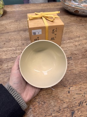 Lot 9 - A Japanese Kyo-Yaki ware tea bowl (chawan), signed Tokusen