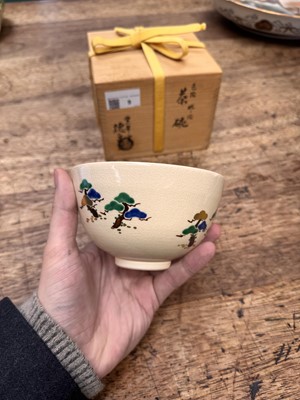 Lot 9 - A Japanese Kyo-Yaki ware tea bowl (chawan), signed Tokusen
