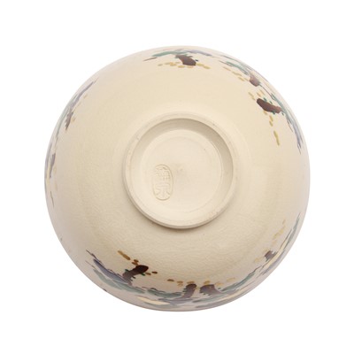 Lot 9 - A Japanese Kyo-Yaki ware tea bowl (chawan), signed Tokusen