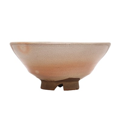 Lot 2 - A Japanese Hagi ware tea bowl (chawan), signed Hara Toyiga