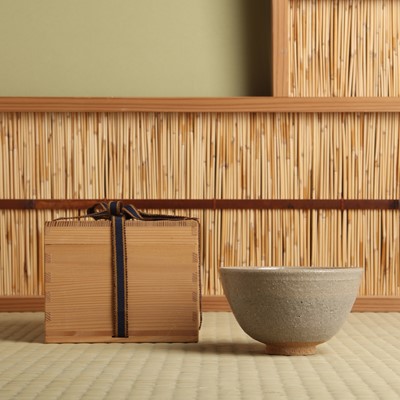 Lot 1 - A Japanese Karatsu ware tea bowl (chawan), 20th - 21st century