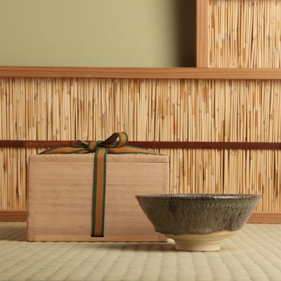 Lot 29 - A Japanese tea bowl (chawan), 20th - 21st century