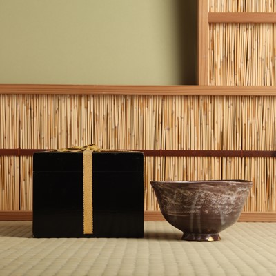 Lot A fine Japanese Utsutsugawa 'zangetsu' teabowl, chawan, Edo period, 18th century