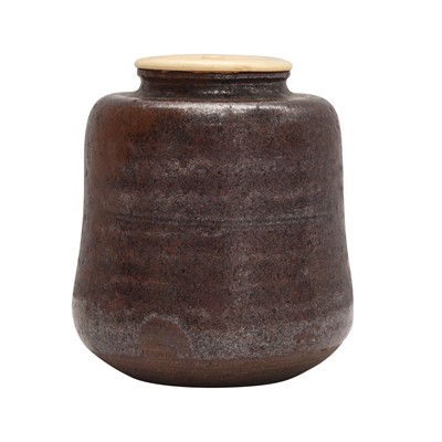Lot 25 - λ A Japanese Seto ware tea caddy (chaire), Edo period