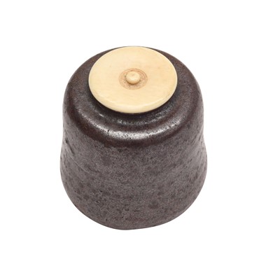 Lot 25 - λ A Japanese Seto ware tea caddy (chaire), Edo period